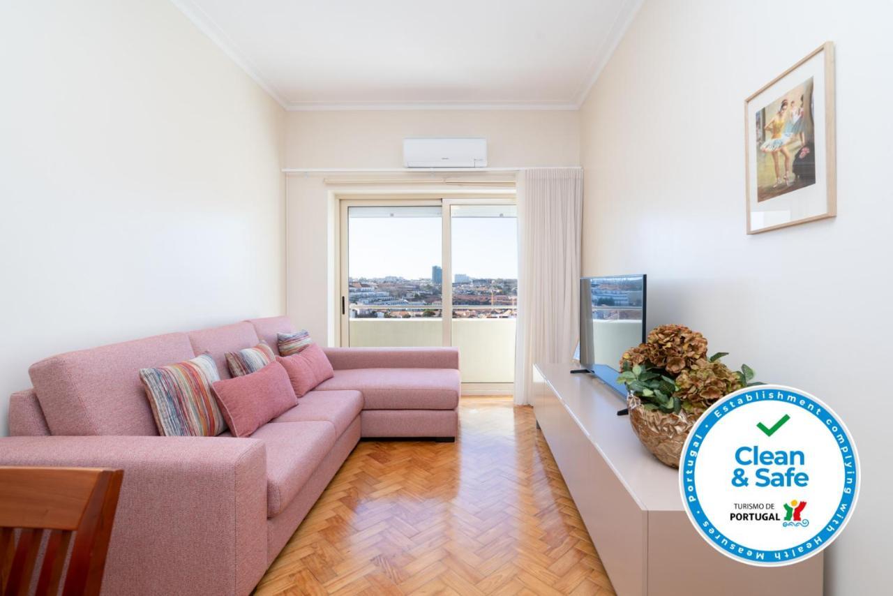 Host Wise - Lovely Bright Flat - Instaworthy City View ヴィラ・ノヴァ・デ・ガイア エクステリア 写真